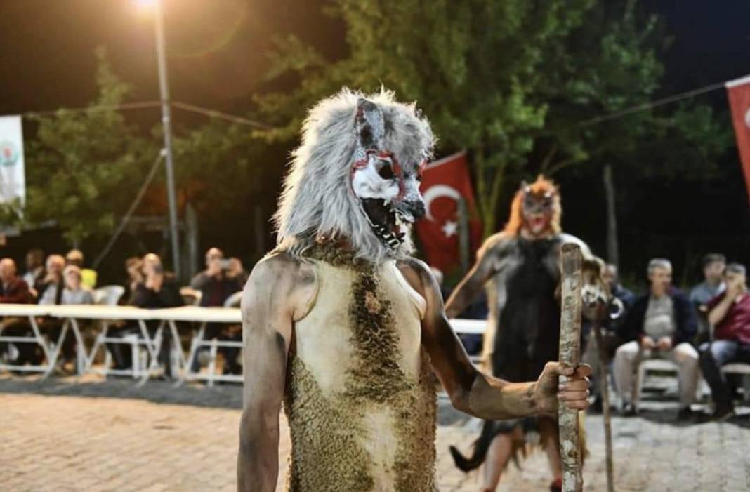 Bursa'da 200 yıllık bayram geleneği; 'Deliler' birliği anıldı 1